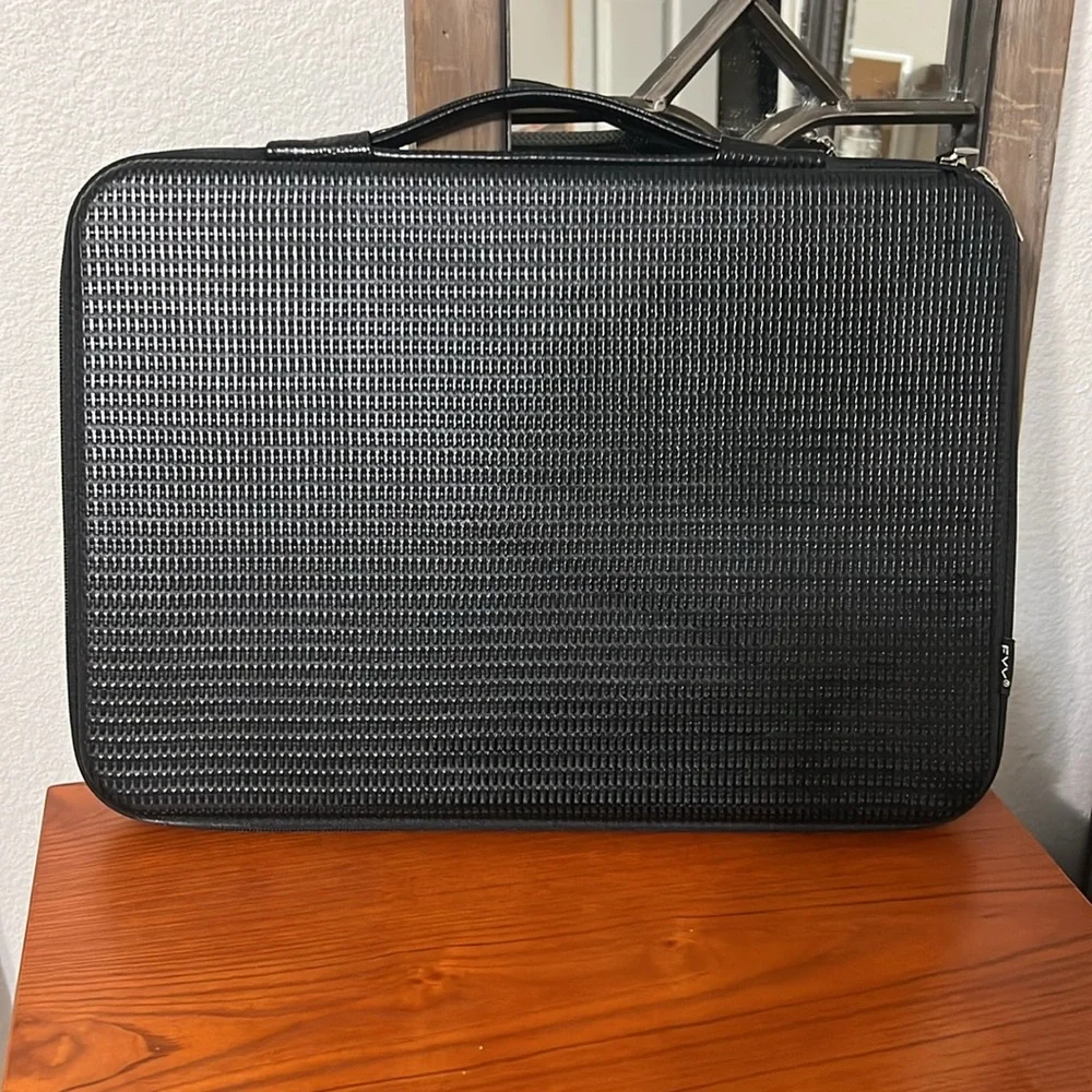 Laptop case. - Picture 2 of 16